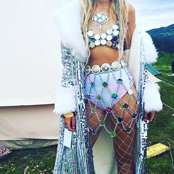 

2020 New Artisanal Artisanal, Hollow-cut Acrylic Fishing Net Accessories Up Fancy Punk Metal Mini Celebrity Dress 2ega, Gold