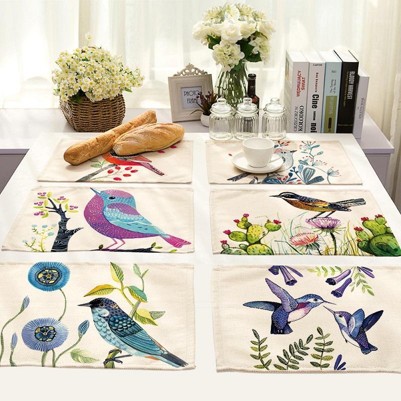 

4PCS/LOT 42X32CM Table Napkins Beautiful Painting Birds Dinner Table Napkins Coffee Towel Restaurant Plates Home Decor 20201