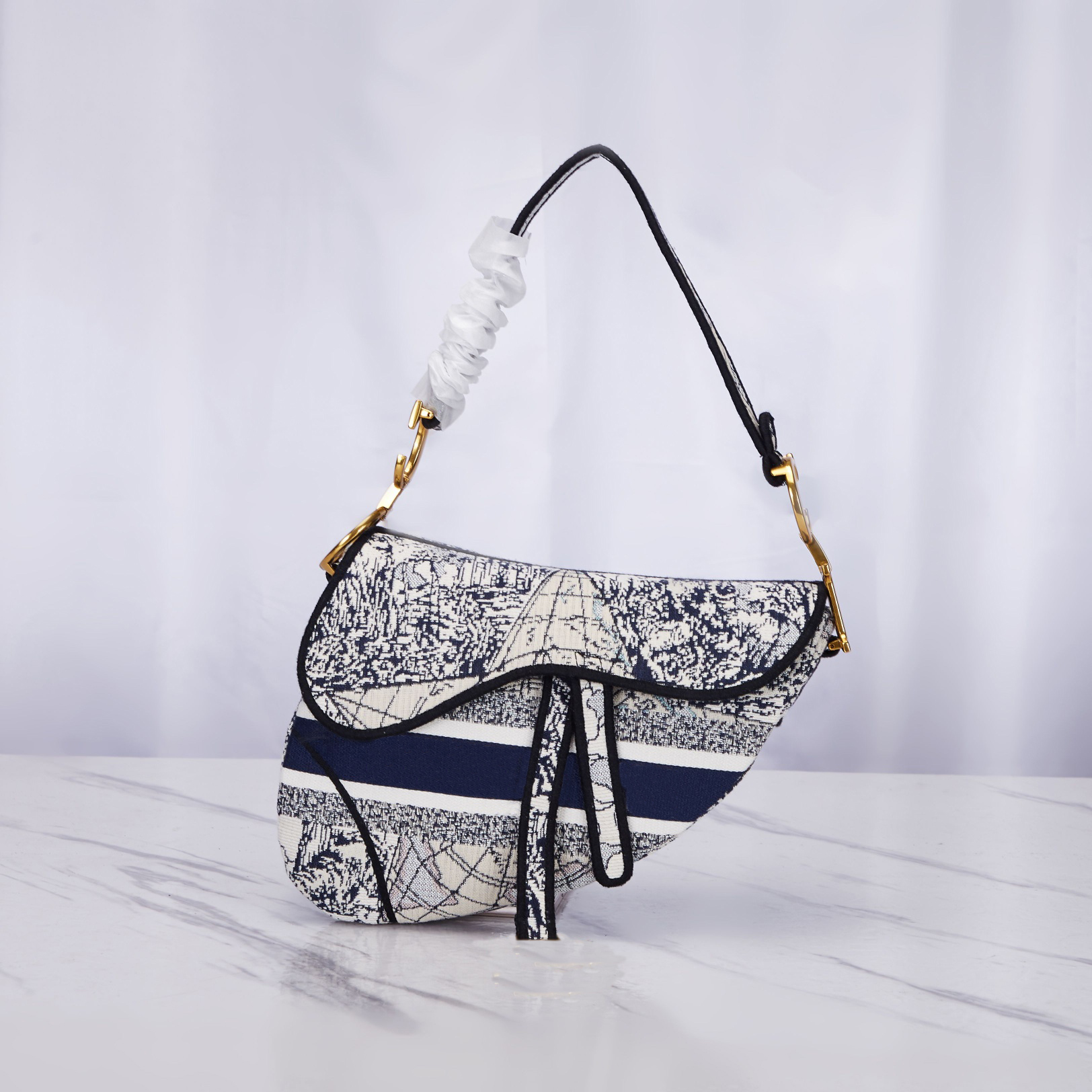 

SADDLE BAG Around the World canvas Multicolor Embroidery logo pocket magnetic clasp Metal letters lady Saddle flap bag shoulder bag handbag, White