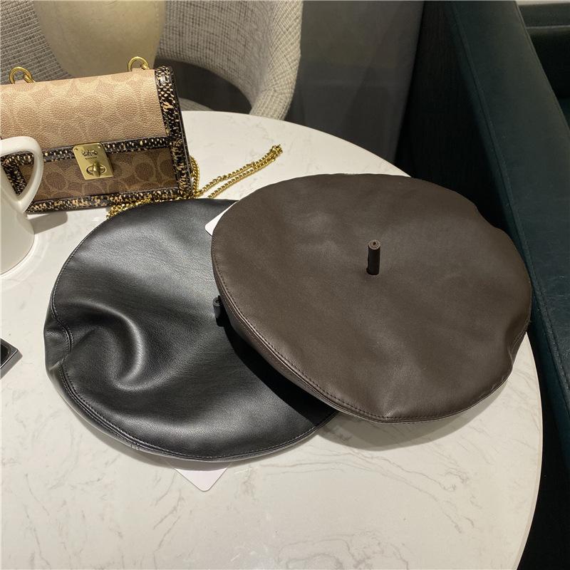 

Black PU Leather Beret Female British Retro D Letter Autumn/winter Bud Hat Japanese Niche Temperament Painter Hat