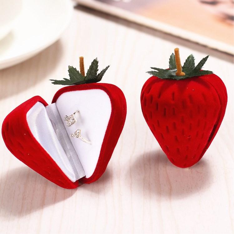 

Red Color Strawberry Creative Proposal Ring Packaging Box Valentine's Day Anniversary Case
