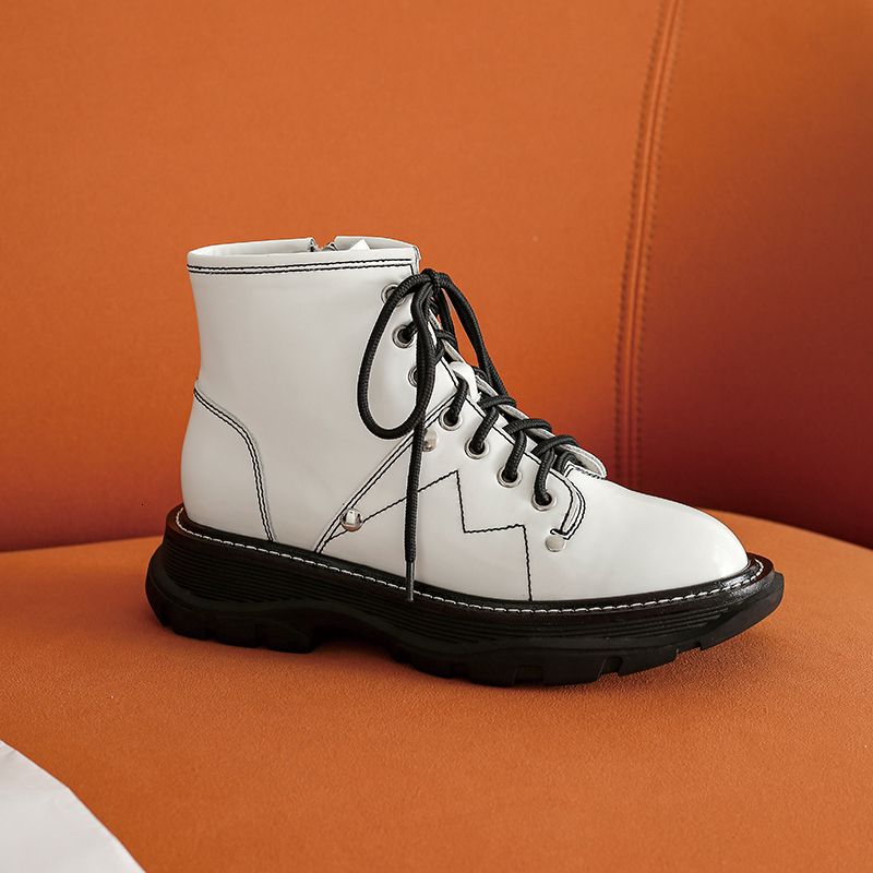 

2021 Women's Boots Cowhide Short British Boots, Geometric Black Boots. QHHA