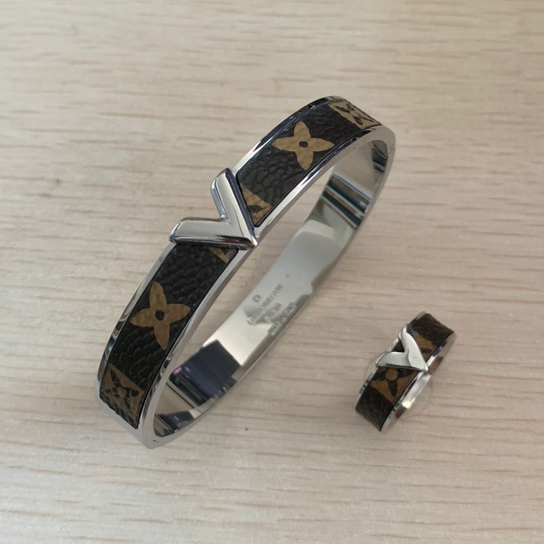 

New style 316L Stainless Steel Fashion Jewelry sets letter rings Bangles pulseiras Leather flower V Bracelets Women/Men