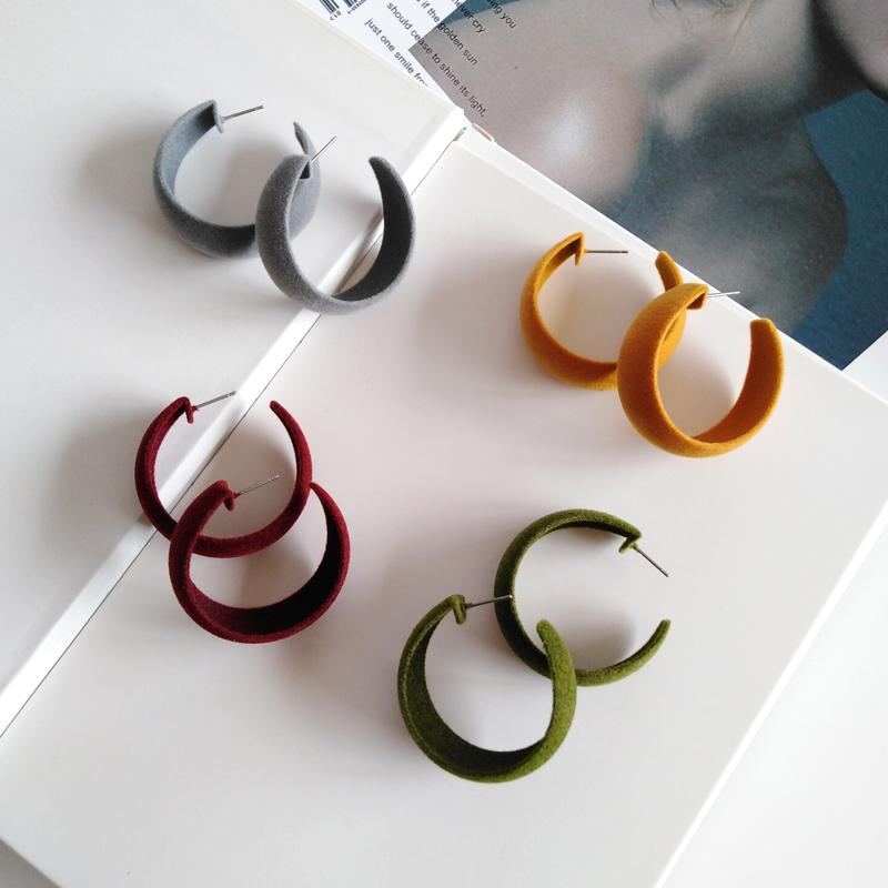 

Fashion Hoop Earrings 2020 New Autumn Winter Warm Color Metal With Velvet Earrings Vintage Trendy Jewelry For Women Gilr Gifts