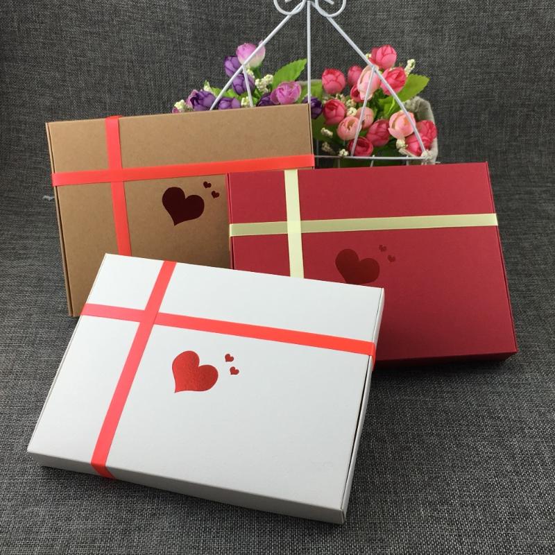 

24Pcs/Lot 20x15x2.5cm Paper Card Candy Gift Hot Stamping Red Heart Box Free Ribbon For Decoration Packing Storage Chocolate Case