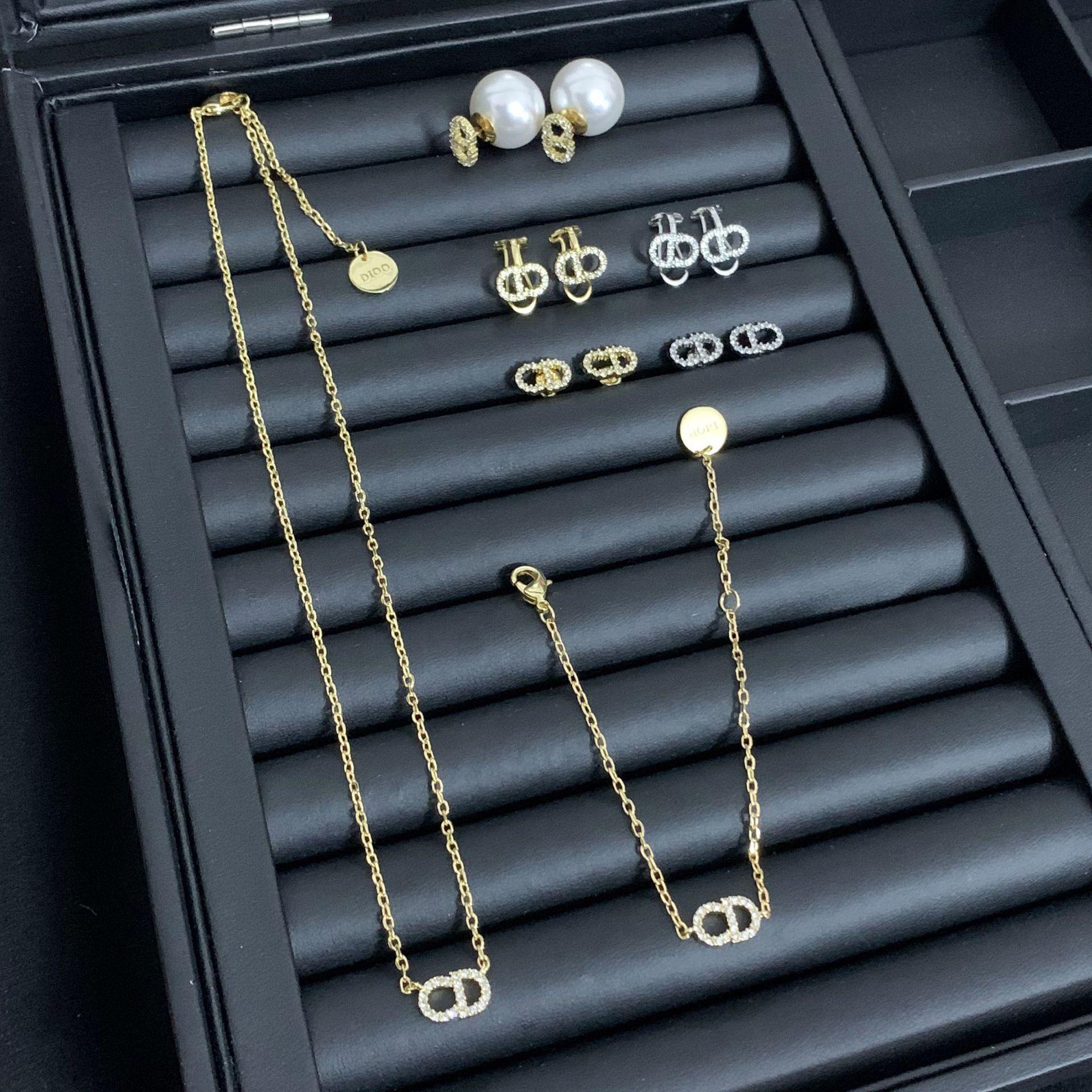 

D family/Di family classic CD letter full diamond pearl earrings female Web celebrity necklace bracelet with niche design