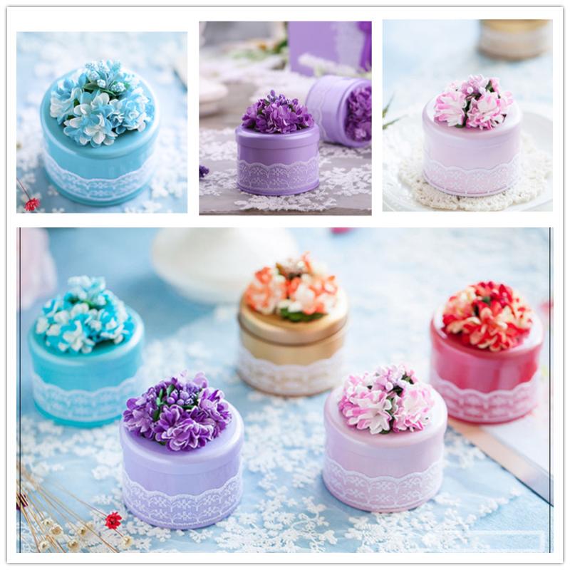

1pcs Beautiful Round Shape Tinplate Wedding Candy Box White Lace Edge With Flower Little Present Box Party Favor Gift