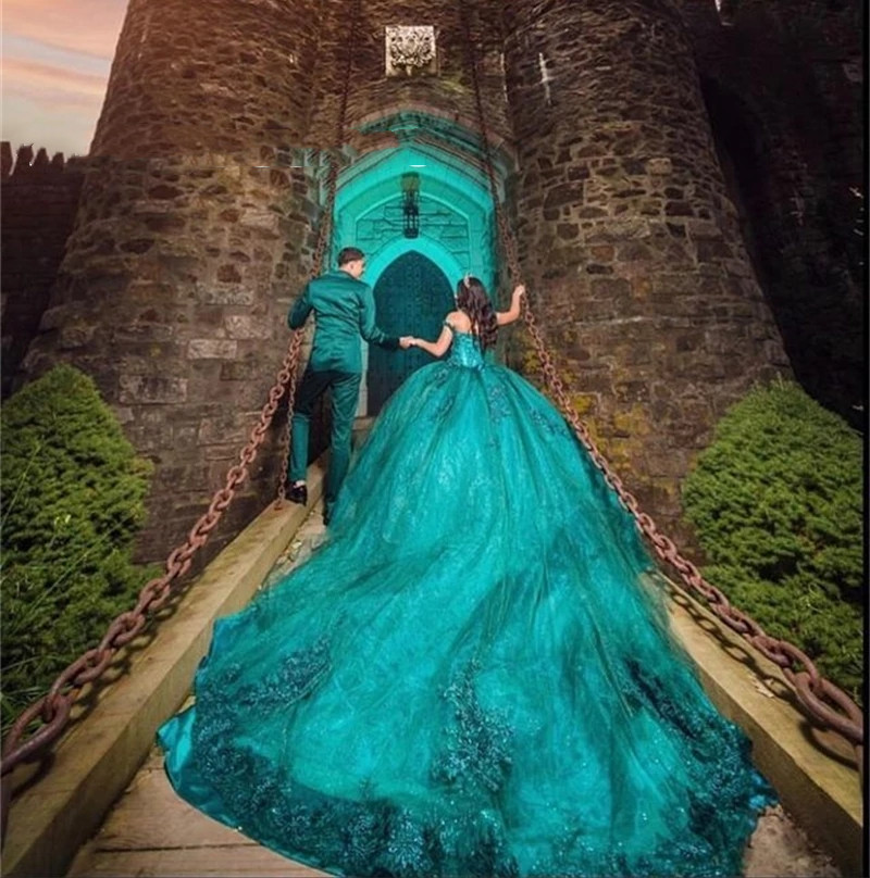 

Charming Hunter Green Lace Quinceanera Dresses 2022 Off The Shoulder Ball Gown Dress Beaded Lace Sweet 16 Vestidos De Fiesta, Same as picture