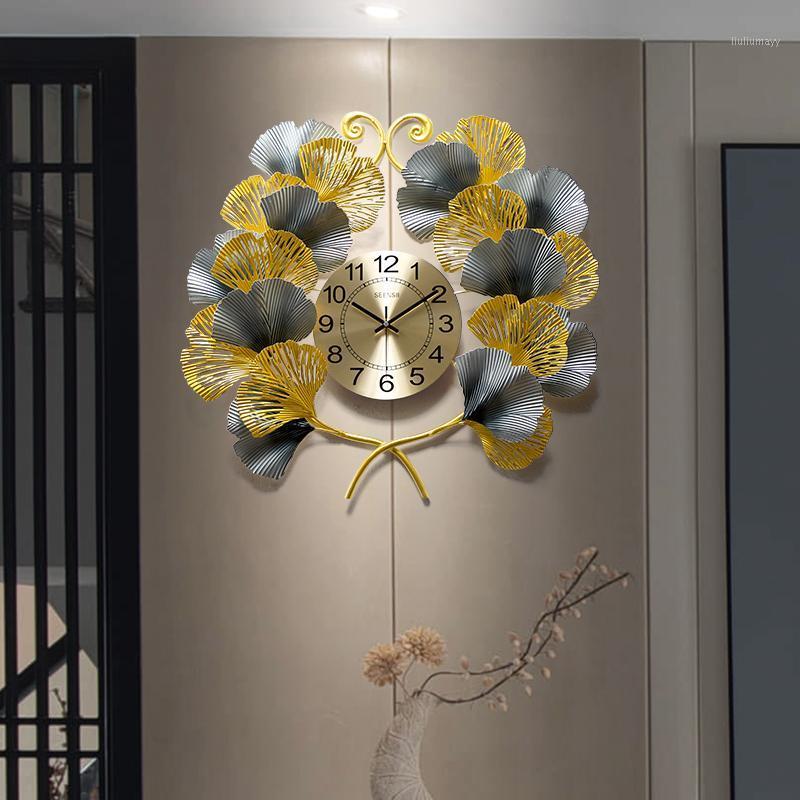 

New Chinese Wrought Iron Ginkgo Leaf Wall Clock Ornaments Home Livingroom Metal Wall Mural Crafts Hotel Sticker Decoration1