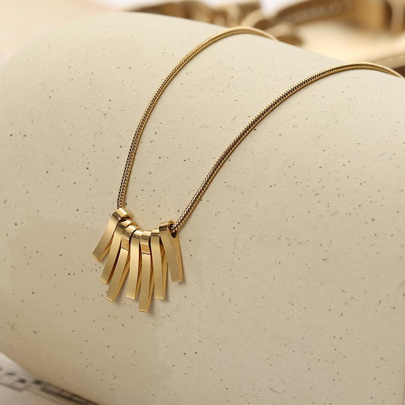 

FUN-BEAUTYFashion Titanium Steel Necklace Tassel Snake Bone Chain Luxury Golden Necklace Simple European and Beautiful Jewelry