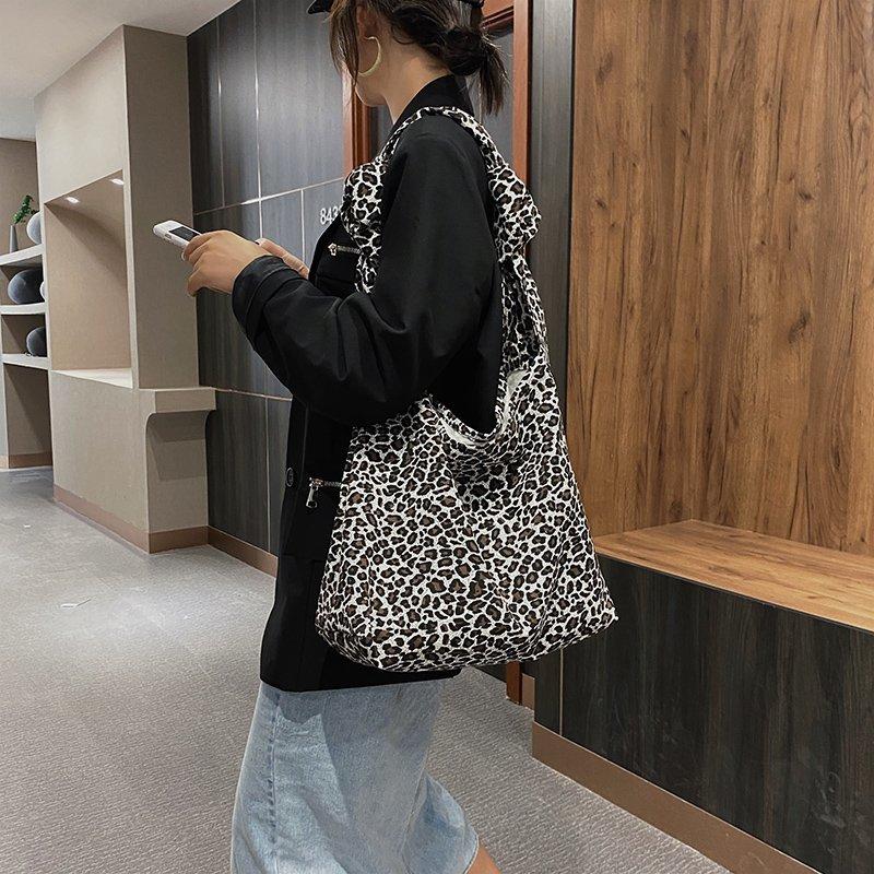

2021 New Simple Shopping Bag leapord Printed Tote Bag Shoulder Handbag Large Capacity Picture Big Bags Women totes, Black