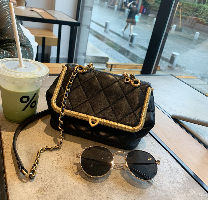 

PARIS European and American Street Style Catwalk Star Street Shooting Fashion High-End Customized Private Early Autumn New Rhombus Clip Bag, Black