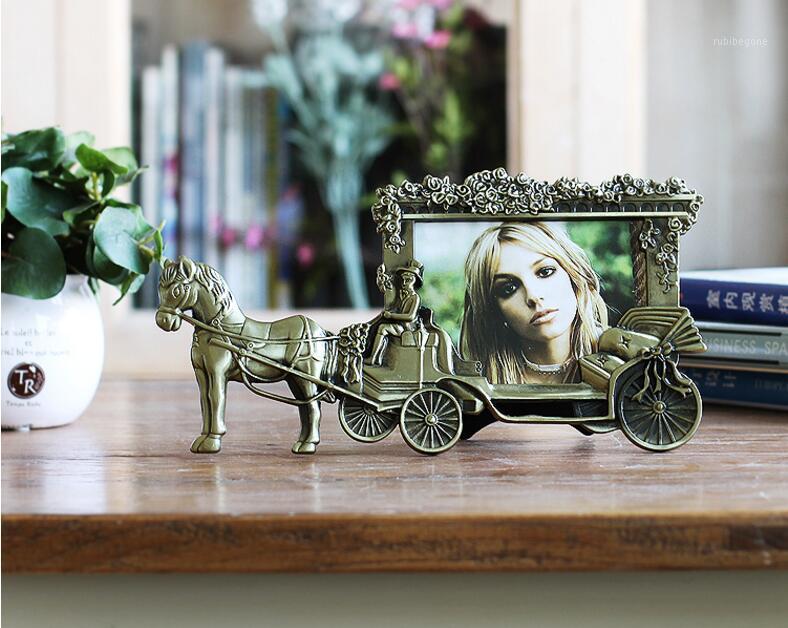 

5-inch Classic Horse Carriage Photo Frames for Picture European Foto Frame Table Decor Christmas Gifts ElimElim XC00111