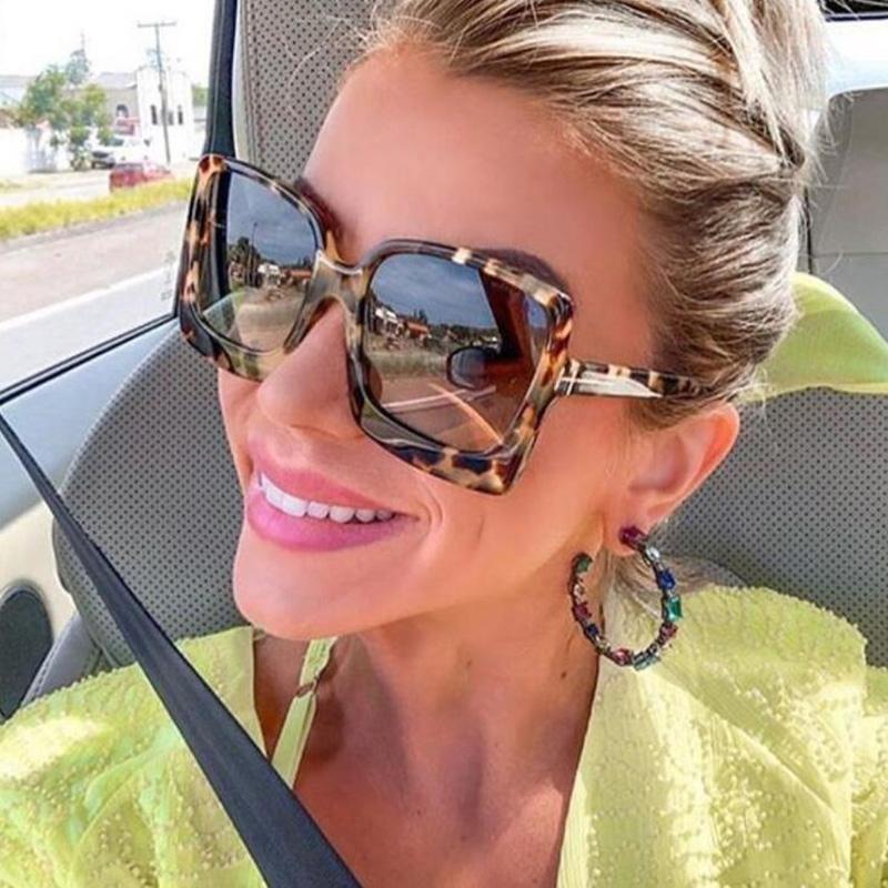 

Woman Classic Square Sunglasses Oversized Retro Sunglasses Trendy Big Frame Retro Pattern Hot Sale