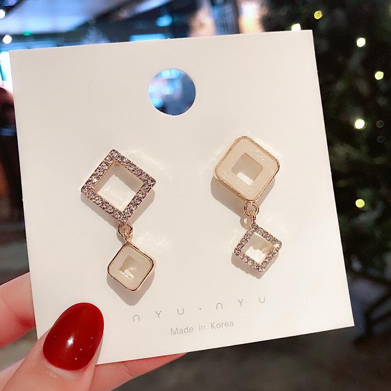

Korean Vintage Temperament Long Resin Geometric Dangle Earrings for Women Girl Fashion Simple Ear Clip Accessories Jewelry