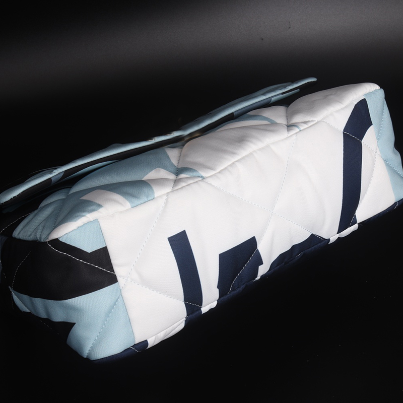 

the graffiti effect of twill and letters is absolutely amazing fashion bags 254871the fire of is oiled and reignited with global powder