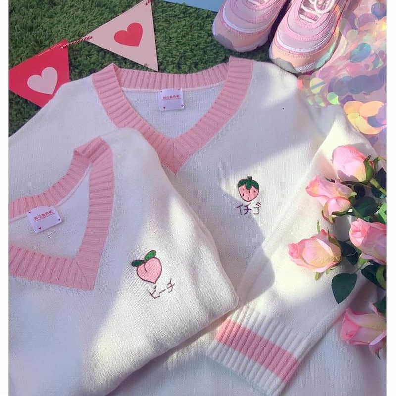 

New 2021 Student Sweater Women Pullover Female Jk Uniform Girl V-neck Sweet College Style Sweaters Peach Strawberry Embroidery Vest 67en, Sweater peach