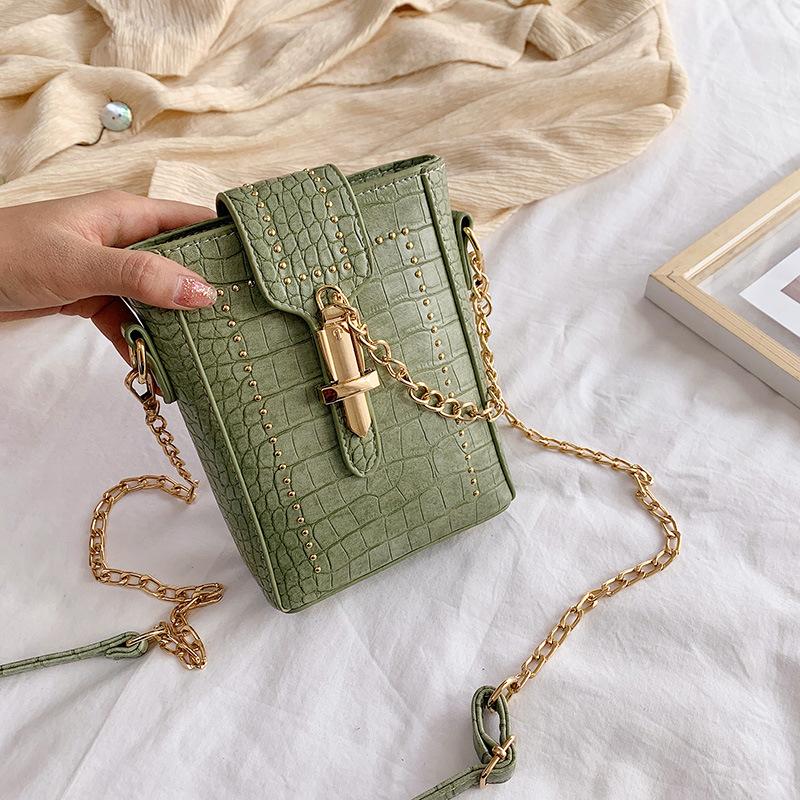 

2021 spring new European and American style crocodile pattern chain bucket bag simple fashion shoulder messenger PU female bag, Eggplant