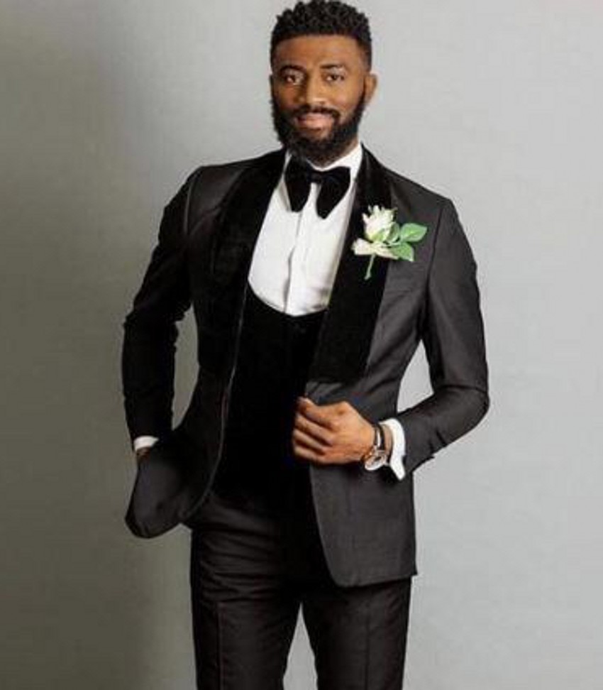 

Brand New Charcoal Grey Groom Tuxedos Black Velvet Shawl Lapel Groomsmen Mens Wedding Dress Excellent Man Jacket Blazer 3 Piece Suit(Jacket+Pants+Vest+Tie) 1802, Same as image