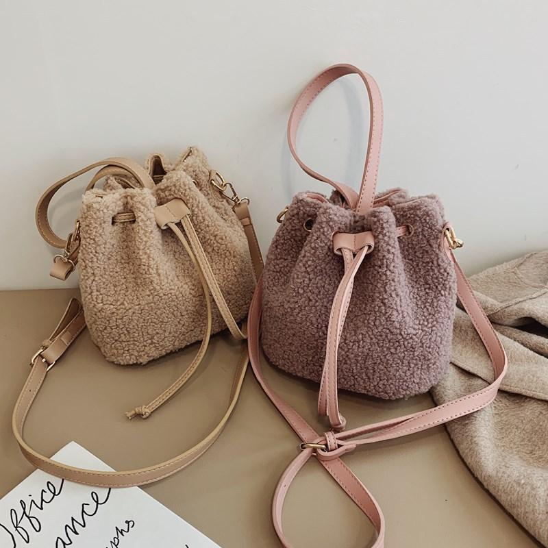 

High quality women's bag women 2021 fashion new fashion woolen bucket bag versatile Plush Shoulder Messenger, As picture