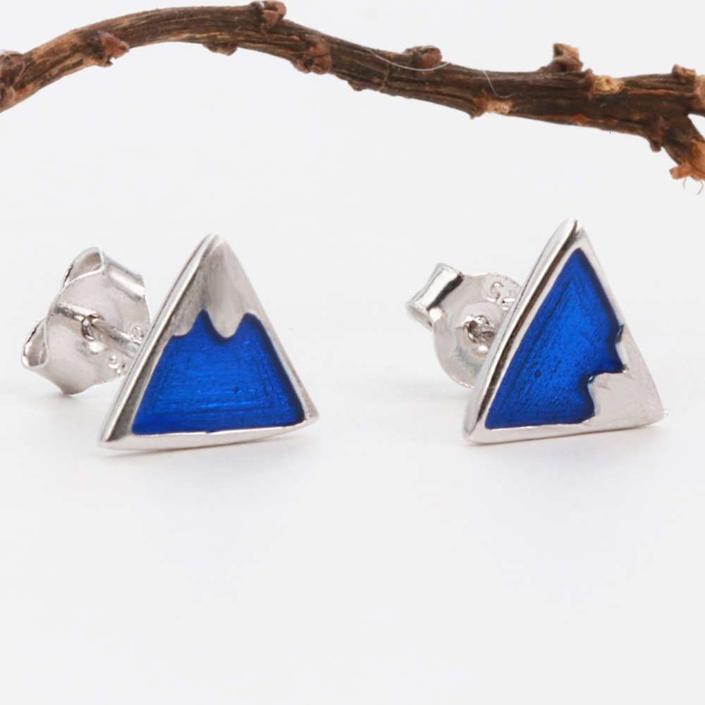 

Luxurys Designers Fashion Ye037 Sterling Silver S925 fairy mountain triangle frosted gutta percha Fashion Earrings simple Princess Earrings