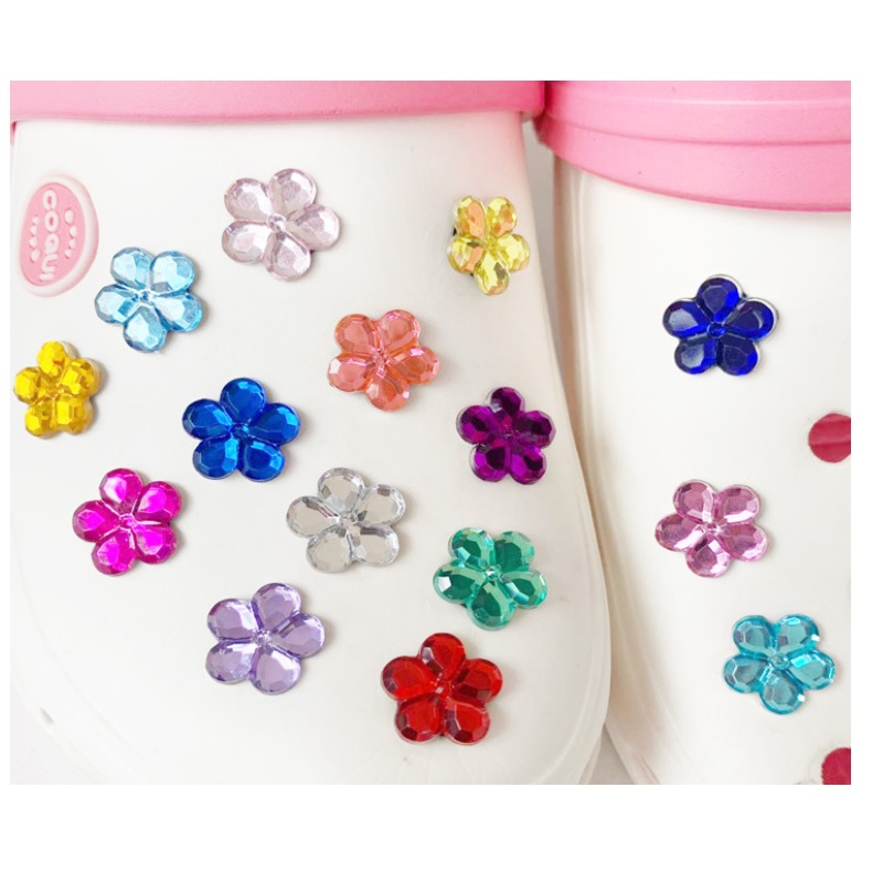 

Girls Shining cute cartoon crystal flower PVC Shoe Charms Shoe Buckles Glow luminous Buckles Fit Bracelets Croc JIBZ Shoe accessories