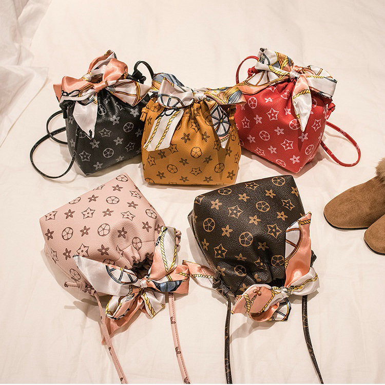 

Fashion Ladies Pu Mobile Phone Handbags Printing Mini Purse Shoulder Bag Girl Silk Scarf Bow Single Drawstring Portable Bucket, Black