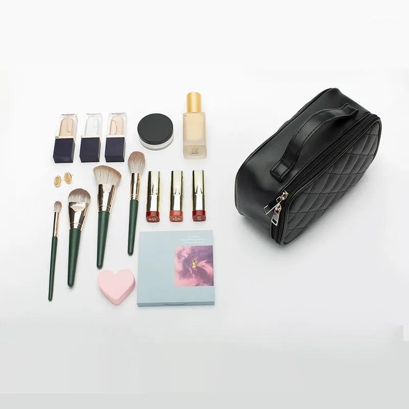 

Large Capacity Storage Bag Portable Go Out Wash Make-Up Bag Storage1, Black