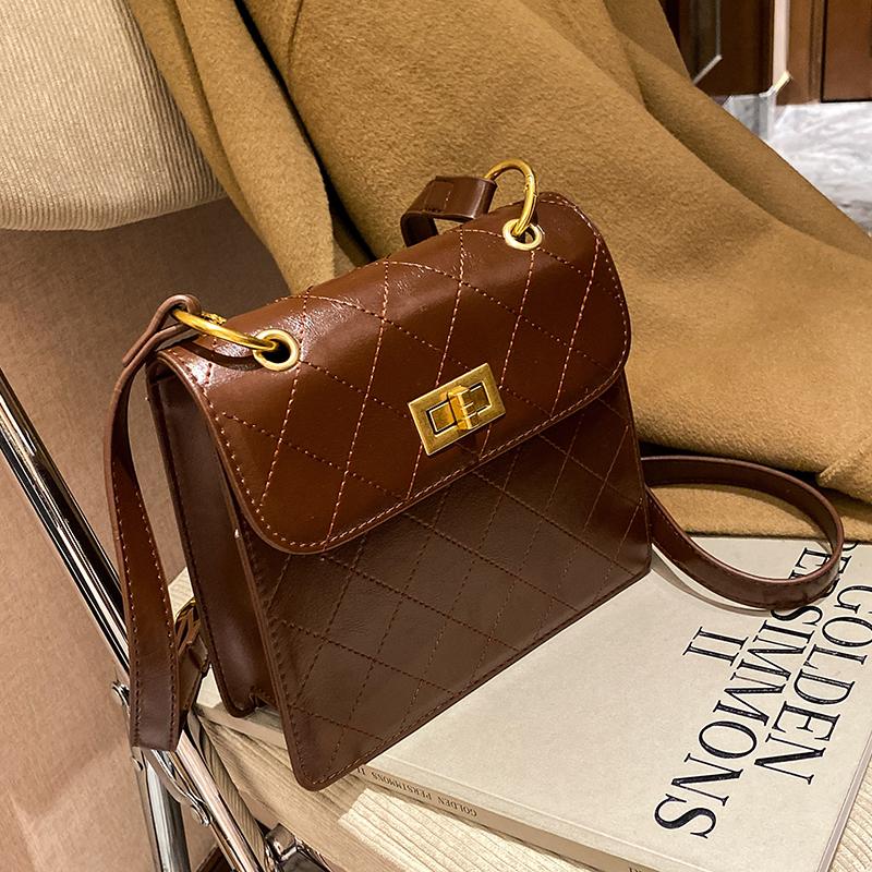 

Lattice chain Crossbody Bag 2021 Fashion High Quality PU Leather Women's Designer Handbag Chain Shoulder Black Bag, Beige