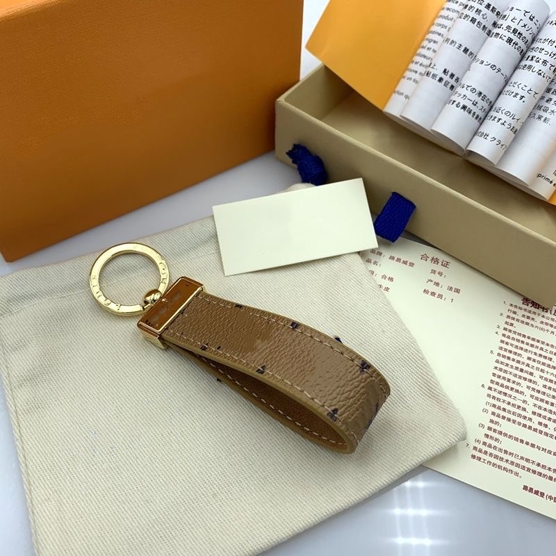 

Wholesale 2021 Luxury Key Buckle lovers Car Keychain Handmade Designer genuine leather Keychains Men Women Bags Pendant Accessories