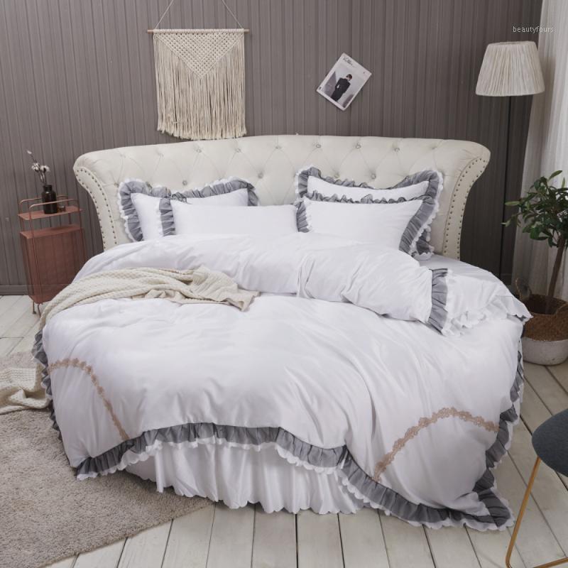 

2020 Round Bed 4pcs Comforter Bedding Set Silk Bed Linen Duvet Cover White Designer  Bedding Set Luxury Beds Cover Sets1, Model 2
