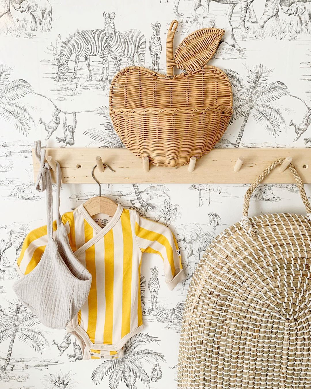 

Ins handmade cane apple shaped storage basket wall decoration shooting props free shipping hot sale beautiful