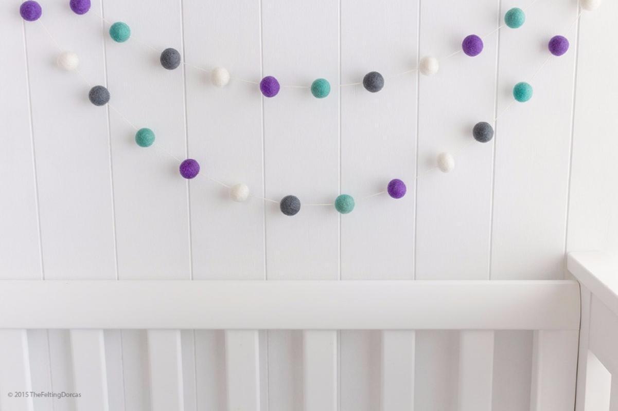 

2M Handmade 30pcs Macaron Colored Ball Decoration With Balls Baby Tent Room Wooden beaded Pendant Decor Wall Hanging K01131, Red