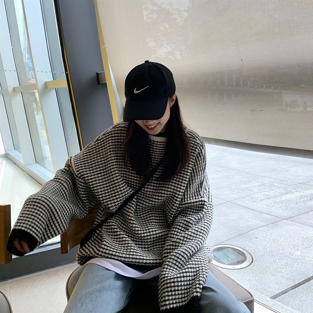 

2021 New Striped Shirt Lazy Round Neck in Autumn and Winter BWTW, White;black