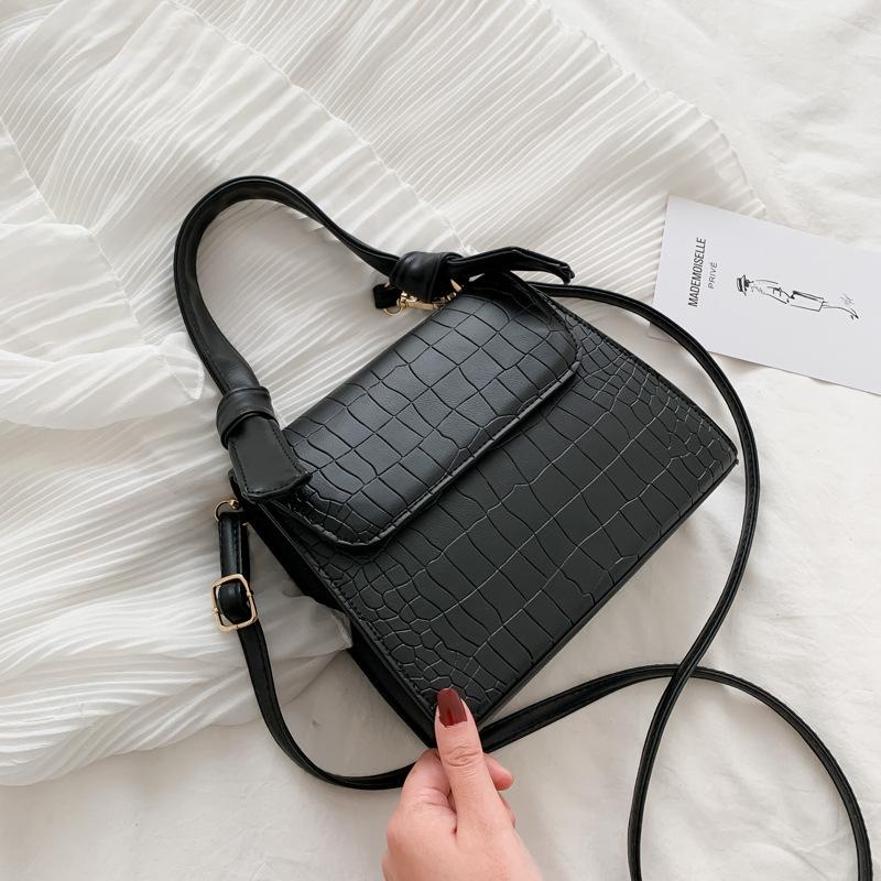 

Portable small square bag Single Shoulder Messenger Bag