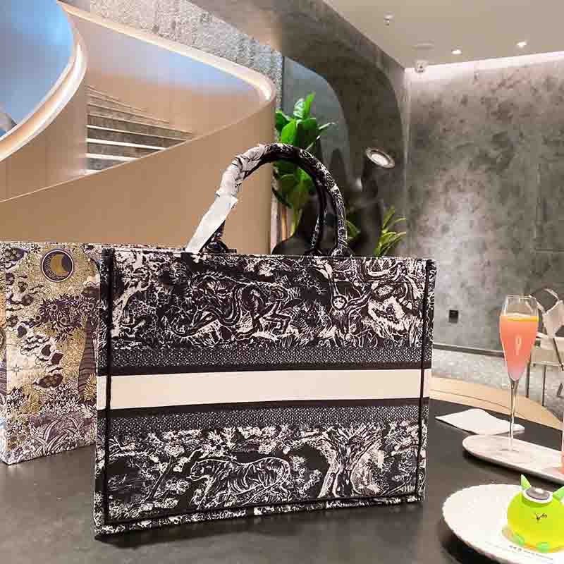 

2022 Women Luxury Designers Tote Bags Canvas Large capacity handbag female wild commuter presbyopia big shopping bag embroidery fashion lady, Custom made