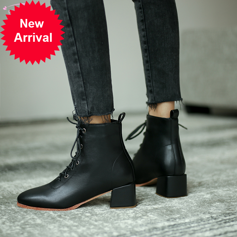 

2021 The New Casual Square Style Toe Autumn Ankle Fashionable Black Tie-up White Hoops Medium Thick Motorcycle Boots Women's Shoes Sca2
