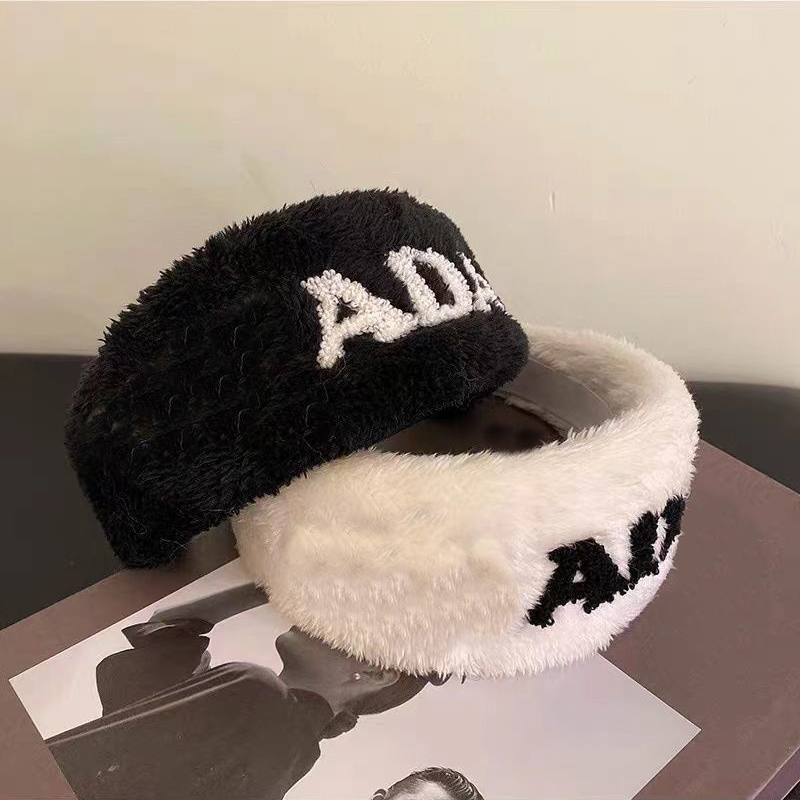 

2022 Furry Headband Designer Hair Bands Triangle P Hair Hoop Brands Clasp For Women Girls Fashion Jewelry Hair Accessories Luxurys 22012502R