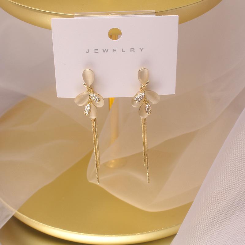 

2020 Japan and South Korea hot sale fashion jewelry elegant and delicate opal long thin face tassel female earrings