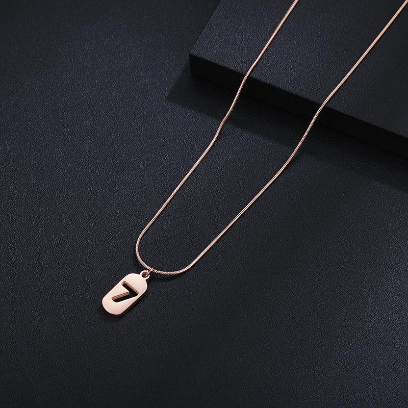 

Creative lucky number 7 rose gold titanium steel necklace female fashion thin snake bone chain simple small seven clavicle chain