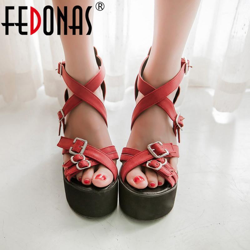 

FEDONAS Newest Metal Buckle Rivets Sandals For Girls 2020 Summer Wedged Platforms High Heels Pumps Cool Night Club Shoes Woman1, Red