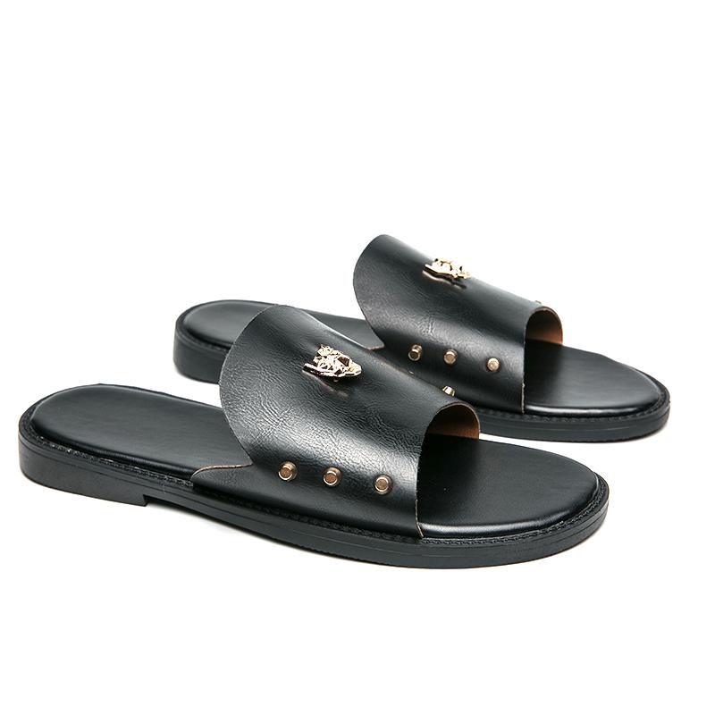 

Men Genuine Leather Slippers Designer Flat Comfort Beach Sliders Tide Male Rivet Stud Slipper Non-slip Black Mens Casual Spikes Shoes Rubber