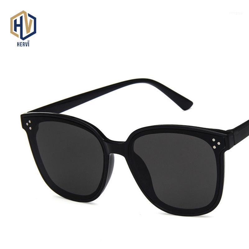 

Sunglasses Retro Black Frame Rivet Men Women Gray Color Mercury Lens Sun Glasses Siamese Nose Hold Eyewear1