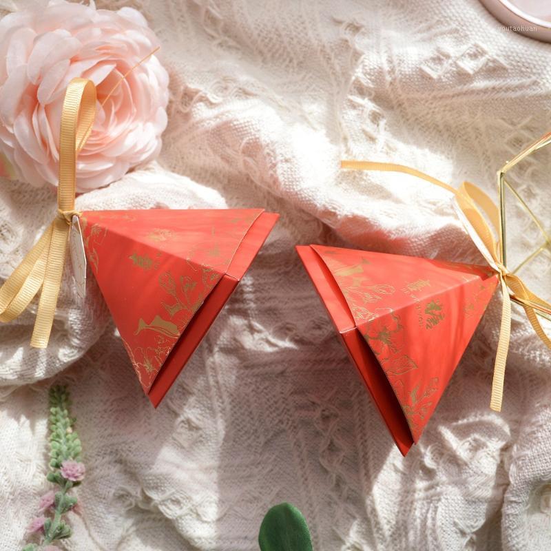 

Rose Red Triangular Pyramid Style Candy Box Wedding Favors Party Supplies Paper Gift Boxes with THANKS Card Chocolate Box1