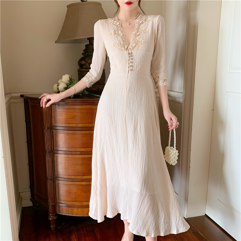 

2021 New Elegant French Princess Style Lace v Neck Spring Autumn Women Long Sleeve High Waist Female Clothes Bwuq, Beige