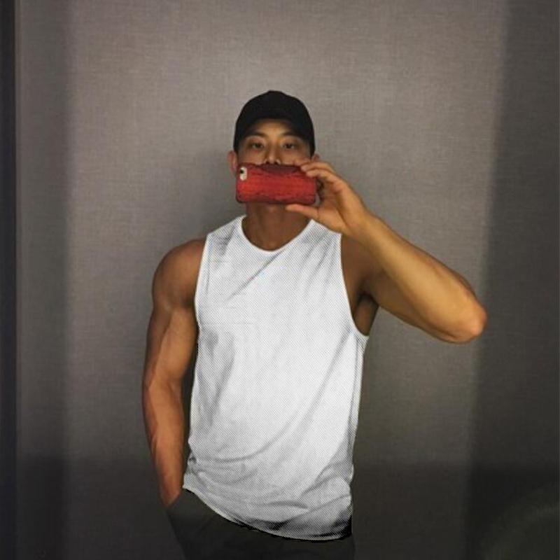 

Men' Tank Tops Mesh Gym Clothing Solid Breathable Bodybuilding Stringer Top Men Fitness Sleeveless Shirt Running Vest Singlets Tanktop, White;black