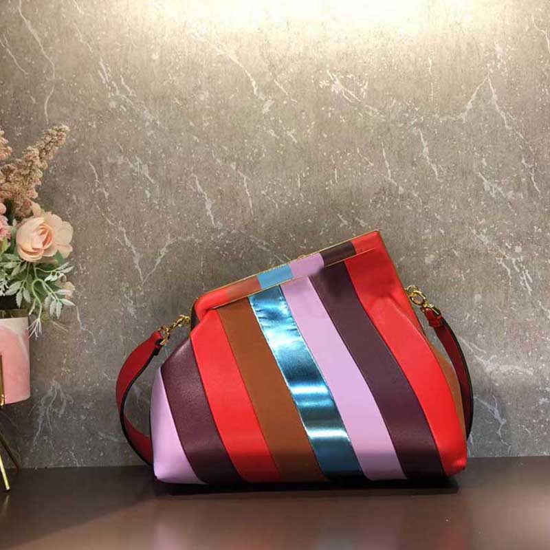 

Wholesale fashion messenger bag color matching leather high-quality metal letter design multi-functional high-grade urban handbag