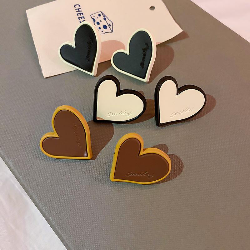

Stud 2022 Women Fashion Accessories Korean Black White Heart Sweet Paint Temperament Earrings Pendientes Mujer, Golden;silver