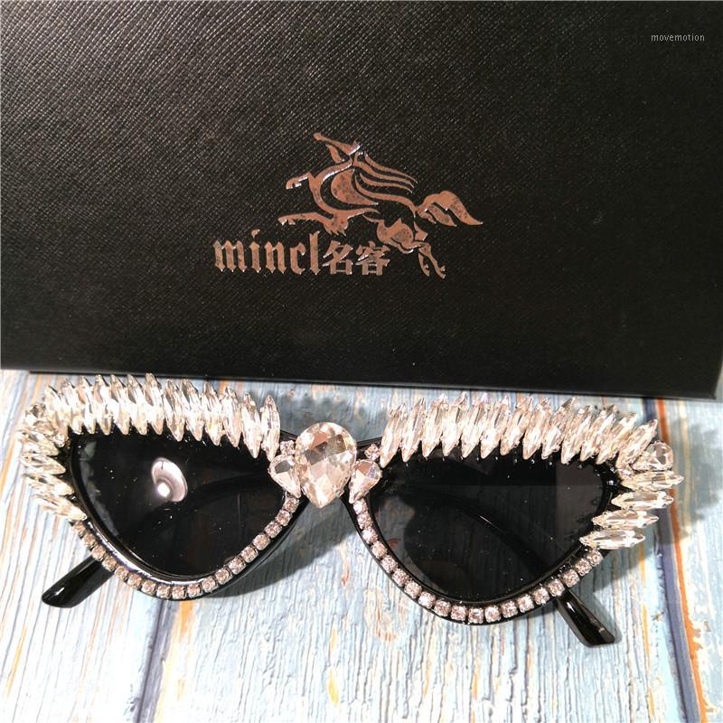 

Hot luxury Diamond Black Cat Sunglasses 2020 Oversize Fashion Metal Large Shades Crystal Decoration Sun Glasses Women FML1