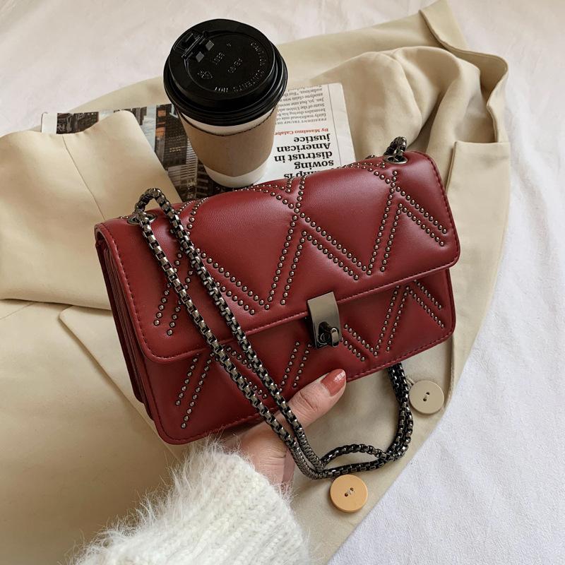

Spring new ladies bag shoulder messenger bag rivet chain retro urban simple, Black